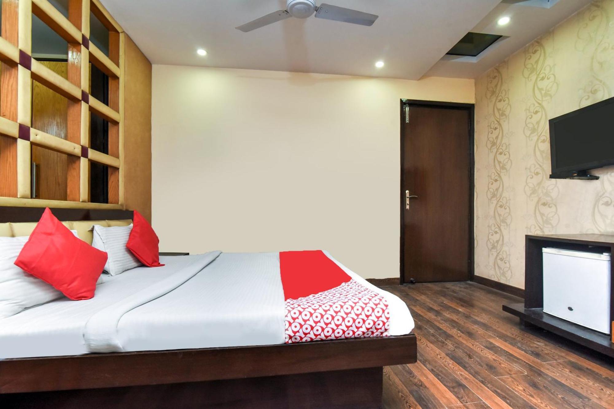 Hotel O Kochar Plaza Дели Экстерьер фото